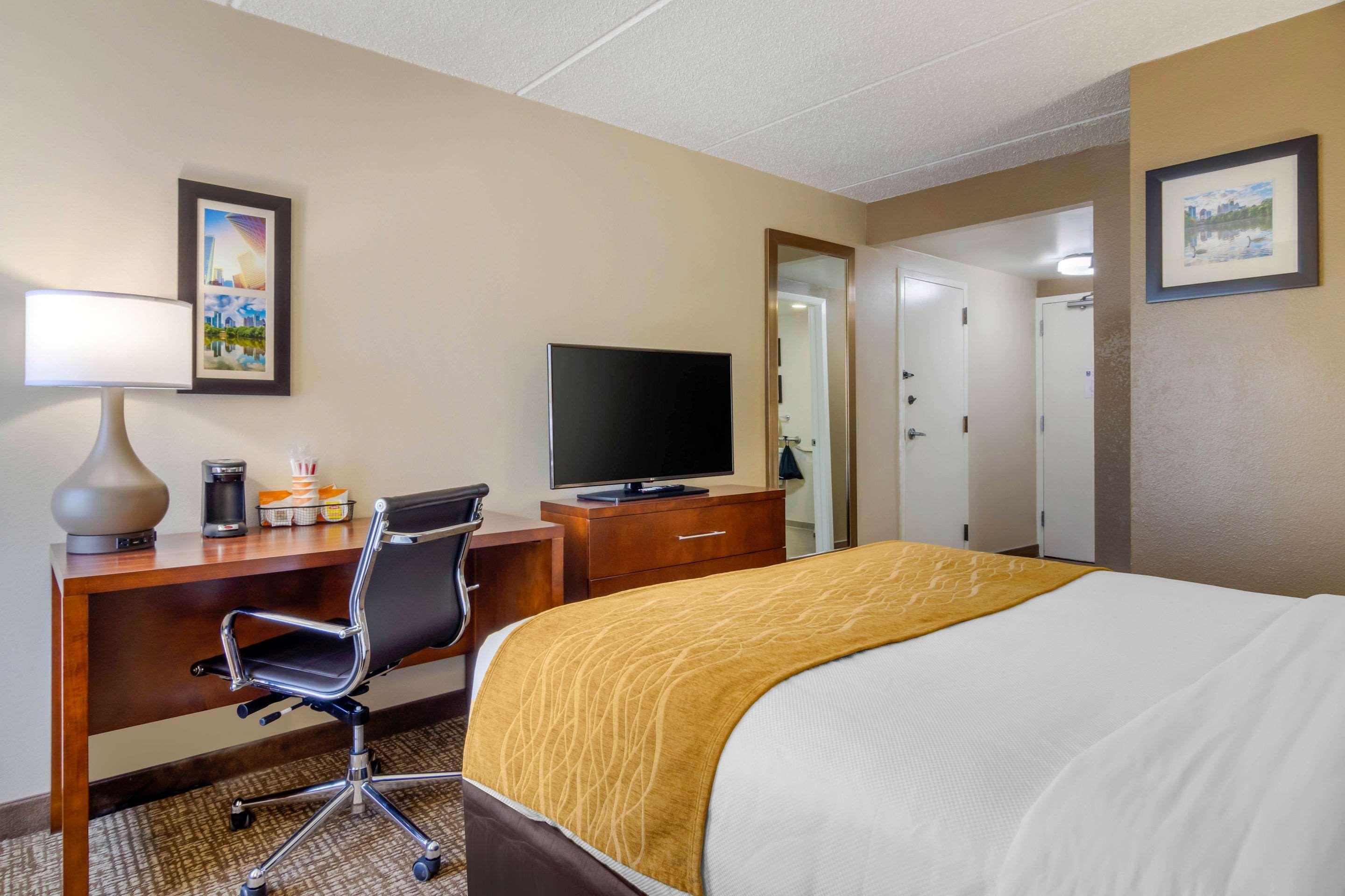 Comfort Inn Atlanta Airport Cheeko Manor Exterior photo